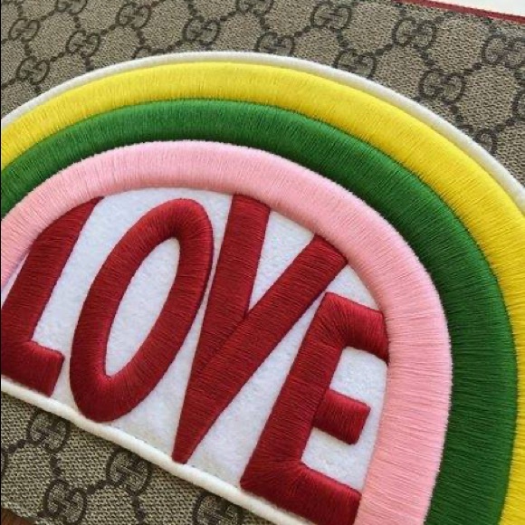 Limited Edition GUCCI Rainbow GG Supreme Clutch - Picture 2 of 8